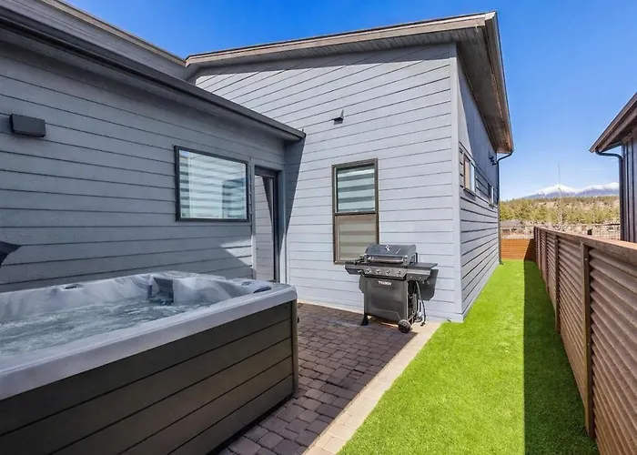 Holiday home Cozy Escape - Two King And Hot Tub *